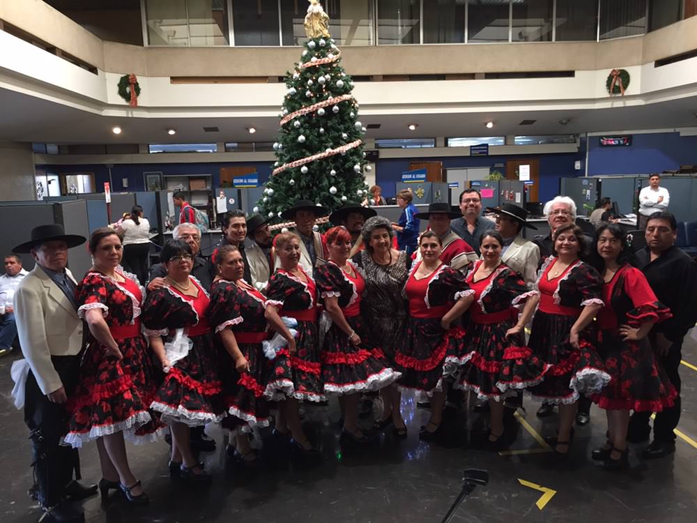 Con bailes y villancicos conjunto Peuco del municipio de Viña del Mar inicia celebraciones de Navidad