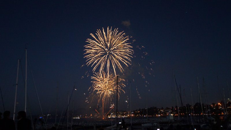 Alcaldes de Viña, Concón y Valparaíso encabezaron adelanto de Año Nuevo en el Mar