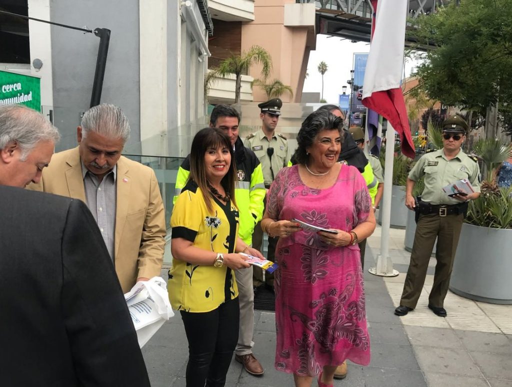 Imagen principal: Autoridades difunden medidas de prevención de delitos entre los turistas que visitan Viña del Mar