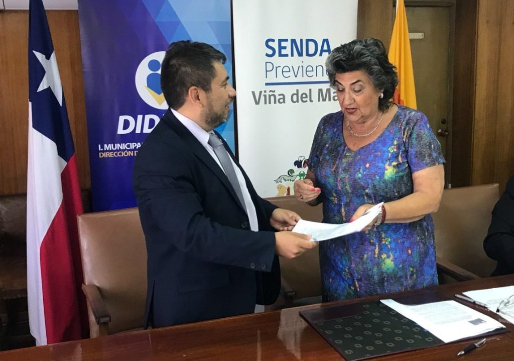 Imagen principal: Municipio y SENDA renovaron convenios para prevenir consumo de alcohol y drogas en Viña del Mar