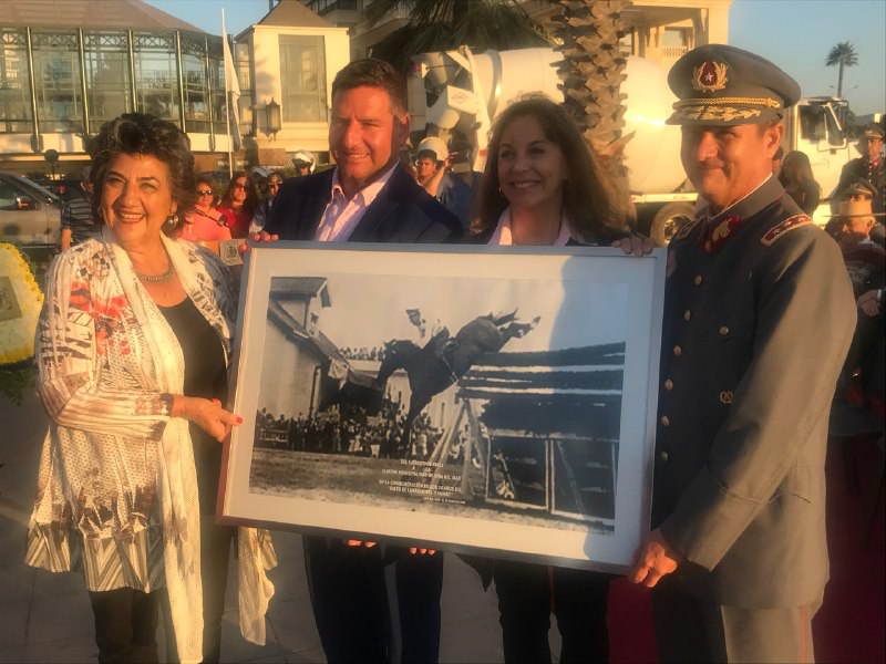 Imagen de la noticia: Conmemoracion  70 años salto alto  a caballo