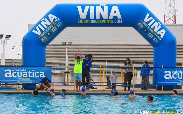 5 mil viñamarinos aprendieron a nadar gracias a cursos gratuitos de natación ofrecidos por Casa del Deporte de Viña del Mar