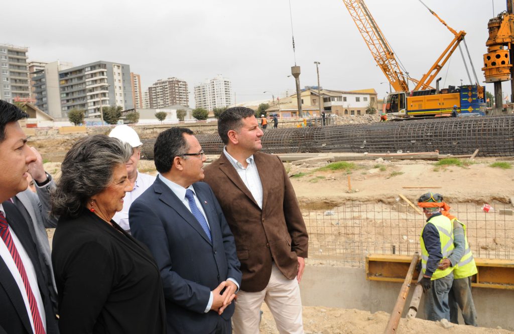 Imagen principal: Alcaldesa Virginia Reginato reitera la importancia del puente Los Castaños como una solución vial próxima a ser realidad