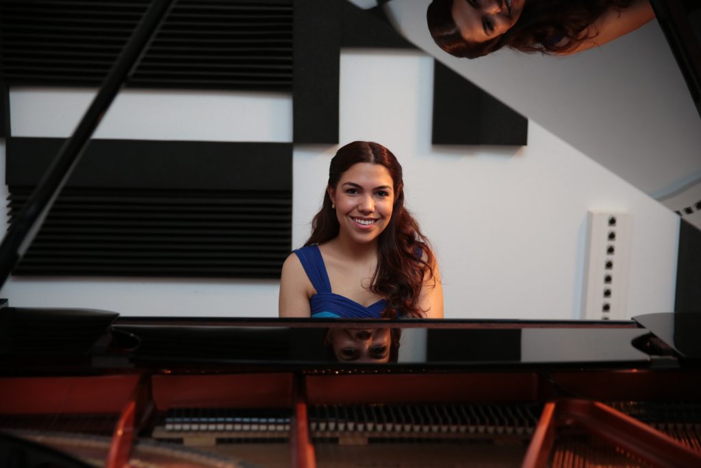 Imagen principal: Municipio de Viña del Mar invita a concierto de pianista venezolana Walkiria Izaguirre