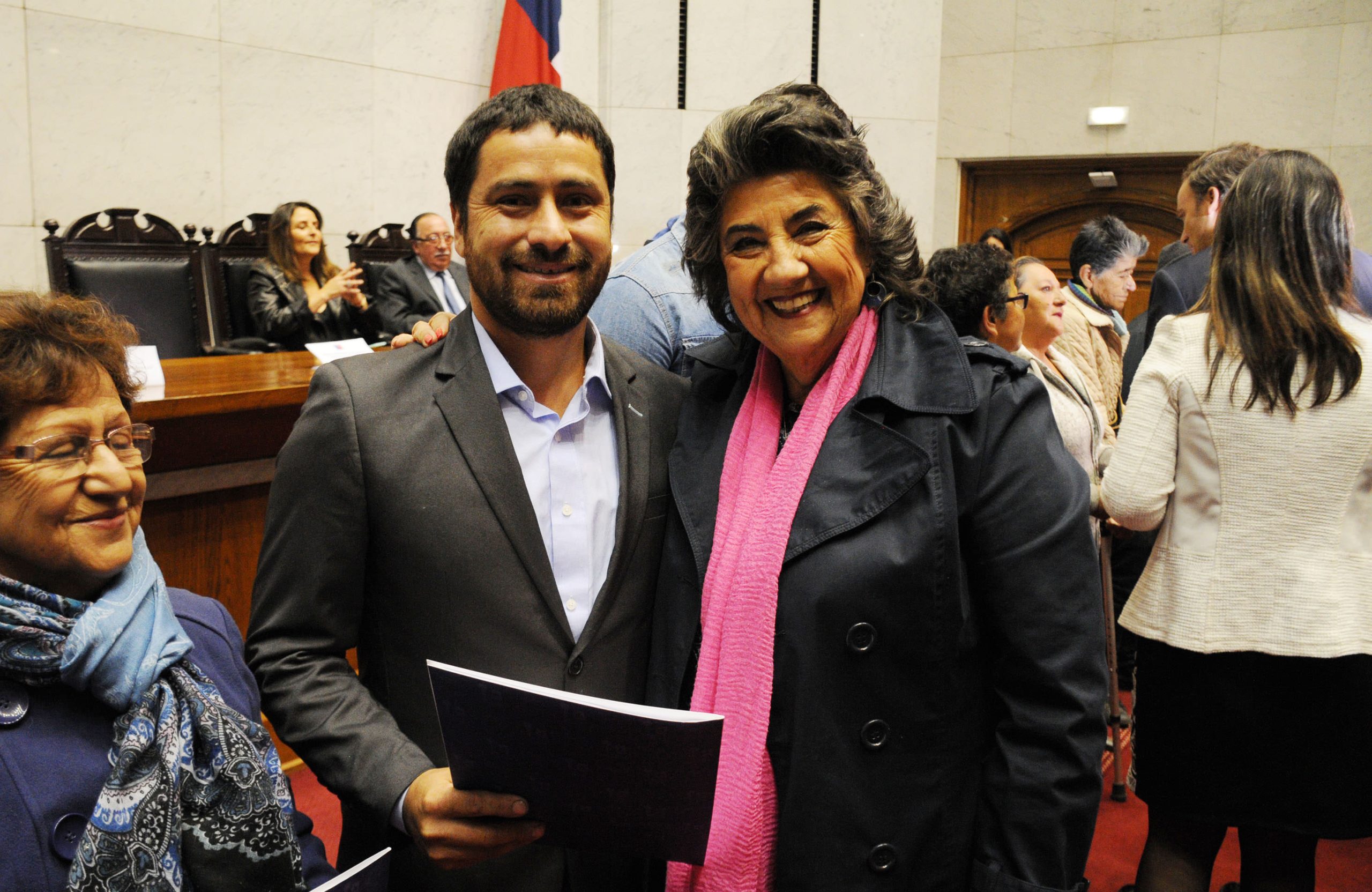 34 familias del campamento Manuel Bustos recibieron sus títulos  de dominio