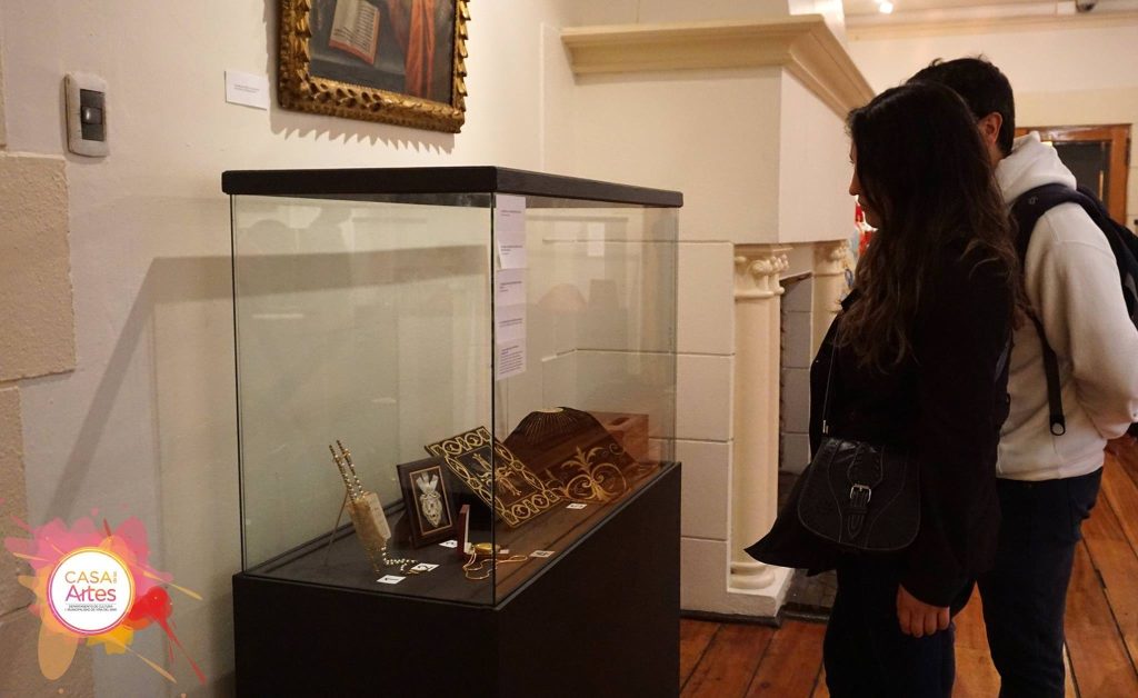 Imagen principal: Municipalidad de Viña del Mar invita a visitar exposición “Ornamentos para el ceremonial” en el Castillo Wulff