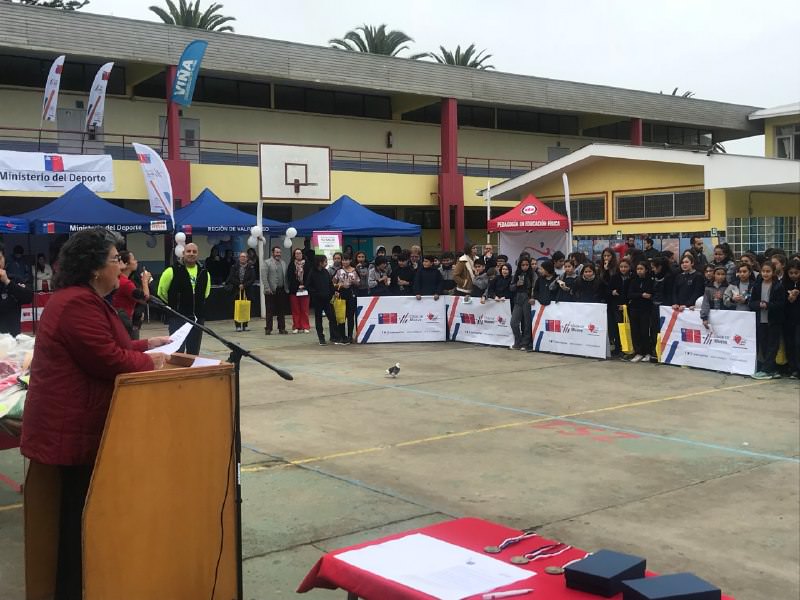 En escuela municipal de Viña del Mar se lanzó programa para combatir la obesidad en menores y adolescentes