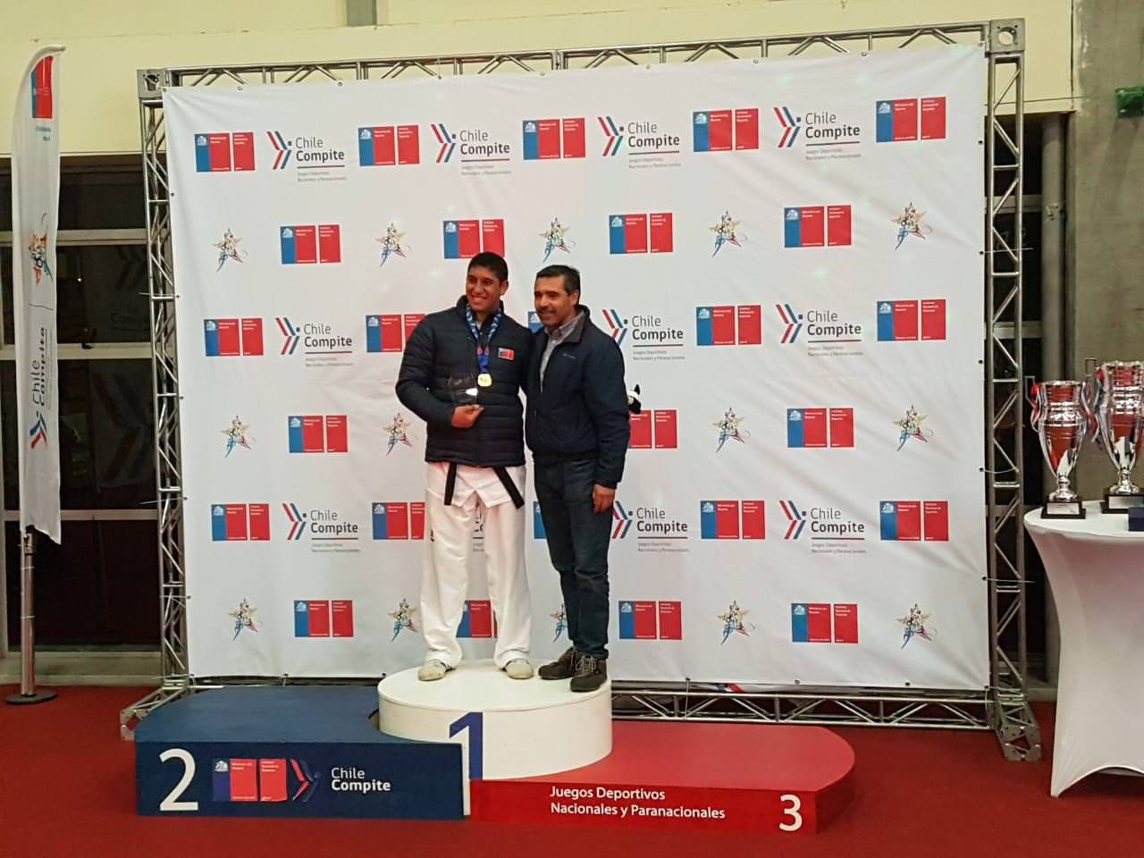 Profesor de Taekwondo de la Casa del Deporte se coronó campeón en juegos nacionales
