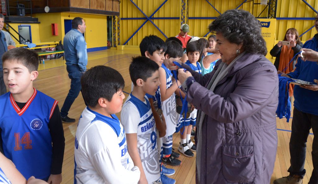Imagen principal: En 89° aniversario de Asociación de Básquetbol de Viña del Mar alcaldesa Virginia Reginato reconoce a menores