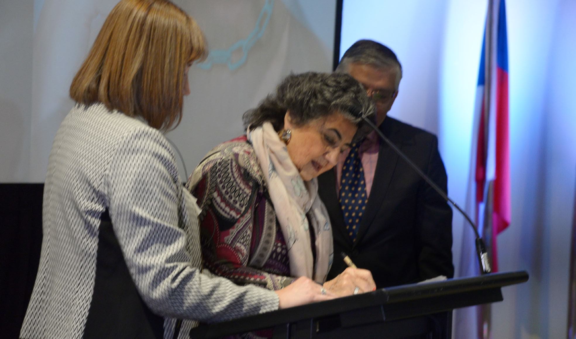 Municipio de Viña del Mar renueva convenio de colaboración mutua con Instituto John Kennedy