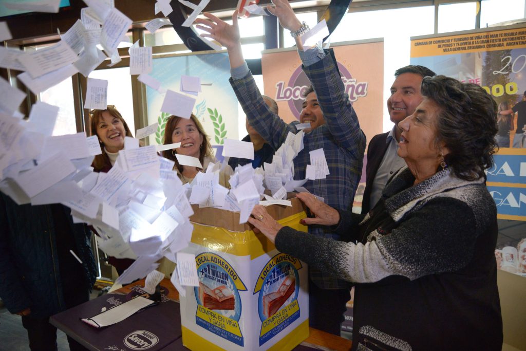 Imagen principal: Comercio viñamarino premió a cliente con viaje a Oktoberfest de Córdoba y a locatarios