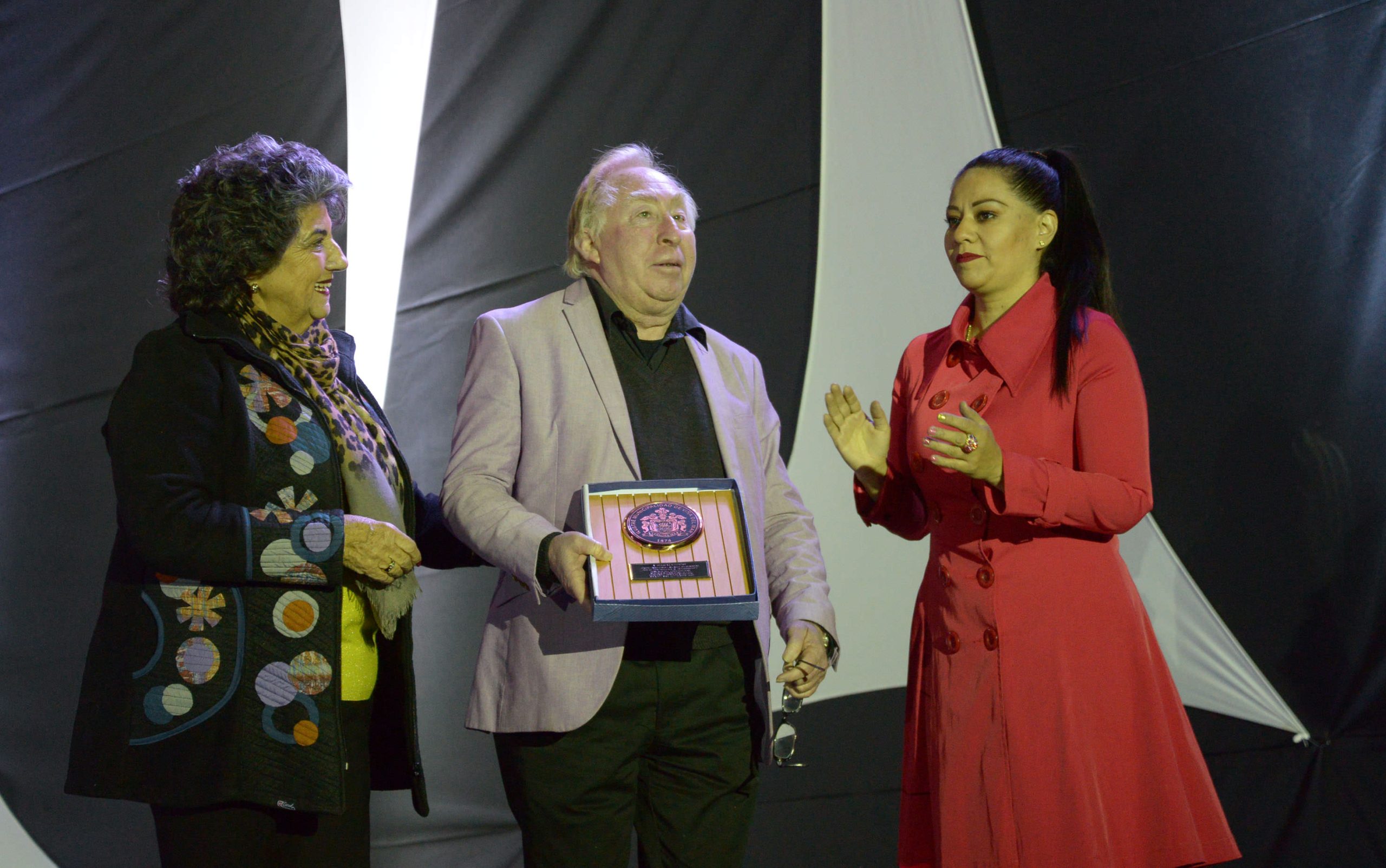 Municipio de Viña del Mar y circo ruso homenajearon al circo chileno