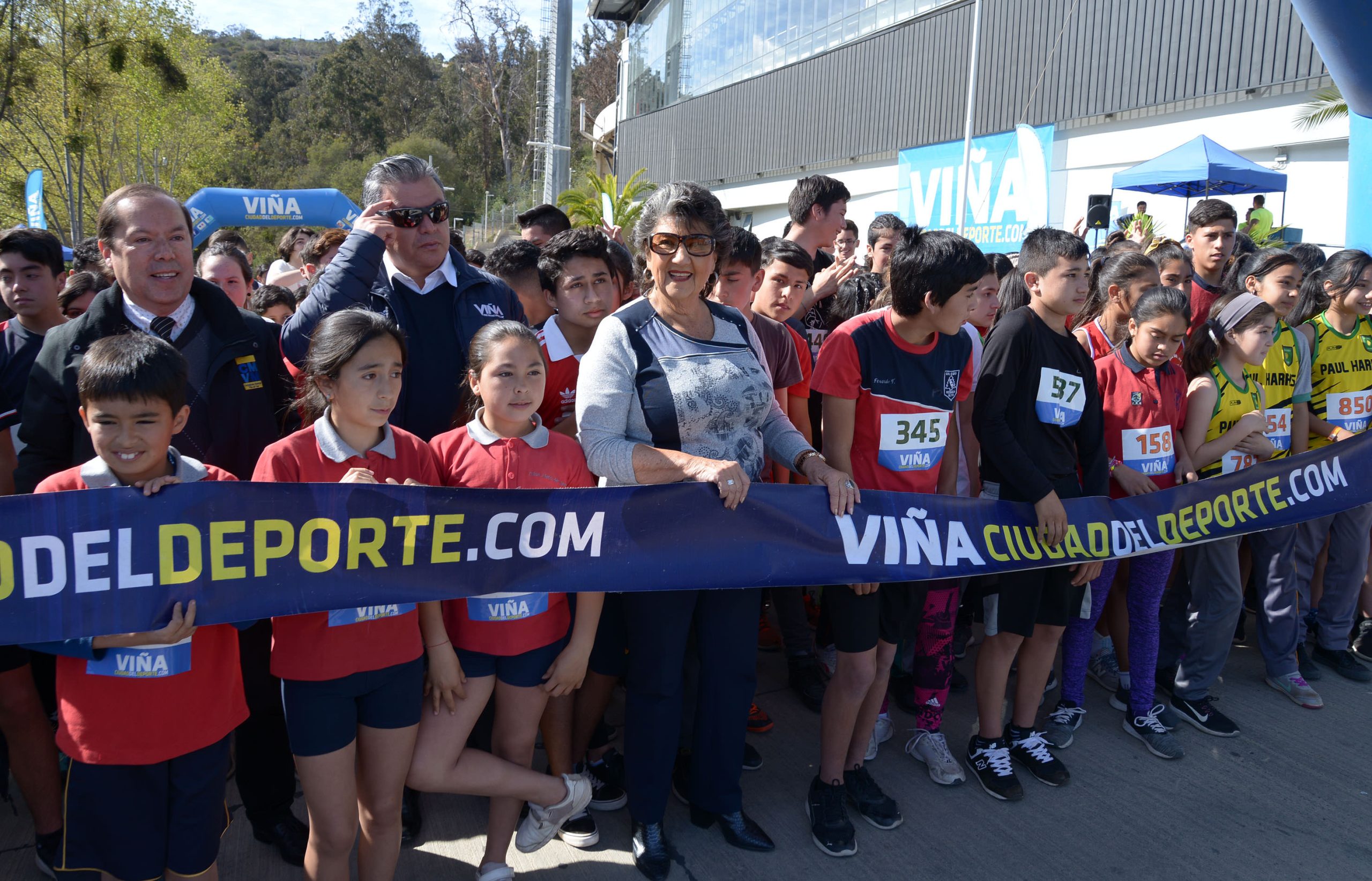 Alumnos de planteles municipales de Viña del Mar participaron en prueba de Cross Country organizada por CMVM