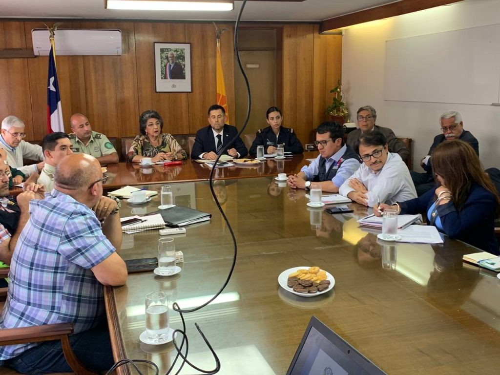 Imagen principal: Municipio de Viña del Mar, policías, Armada y autoridad sanitaria coordinan plan de intervención contra el comercio ilegal