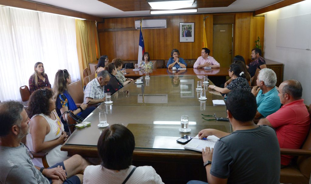 Imagen principal: Un total de $3 mil millones para 33 proyectos de pavimentación participativa se invertirán en Viña del Mar