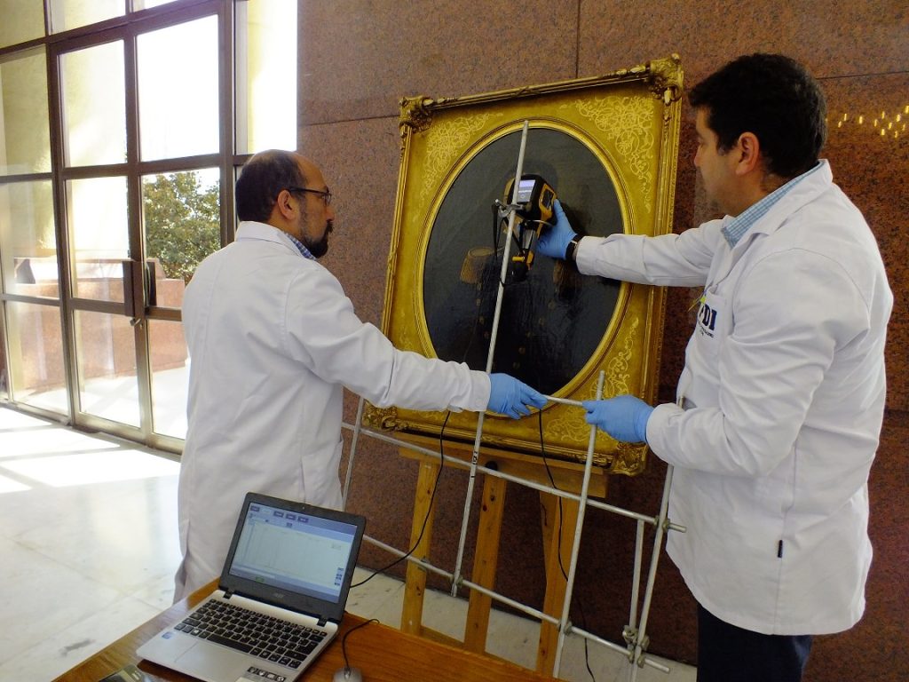 Imagen principal: PDI registra científica y policialmente 10 pinturas del museo de Bellas Artes del Palacio Vergara