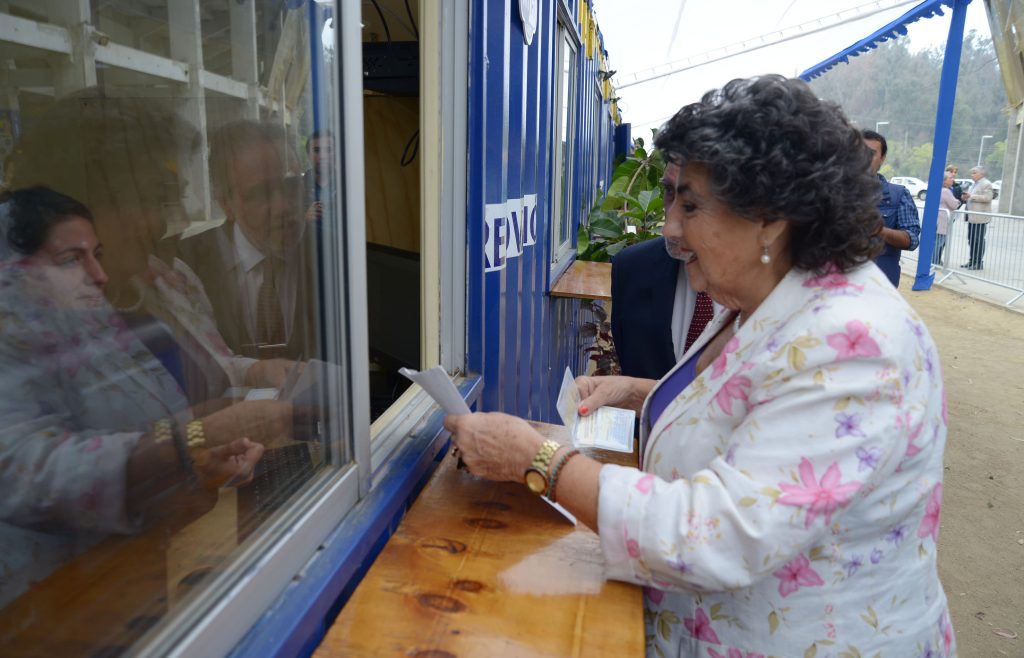 Imagen principal: Municipio de Viña del Mar habilita Centro de atención integral para permisos de circulación en estadio Sausalito