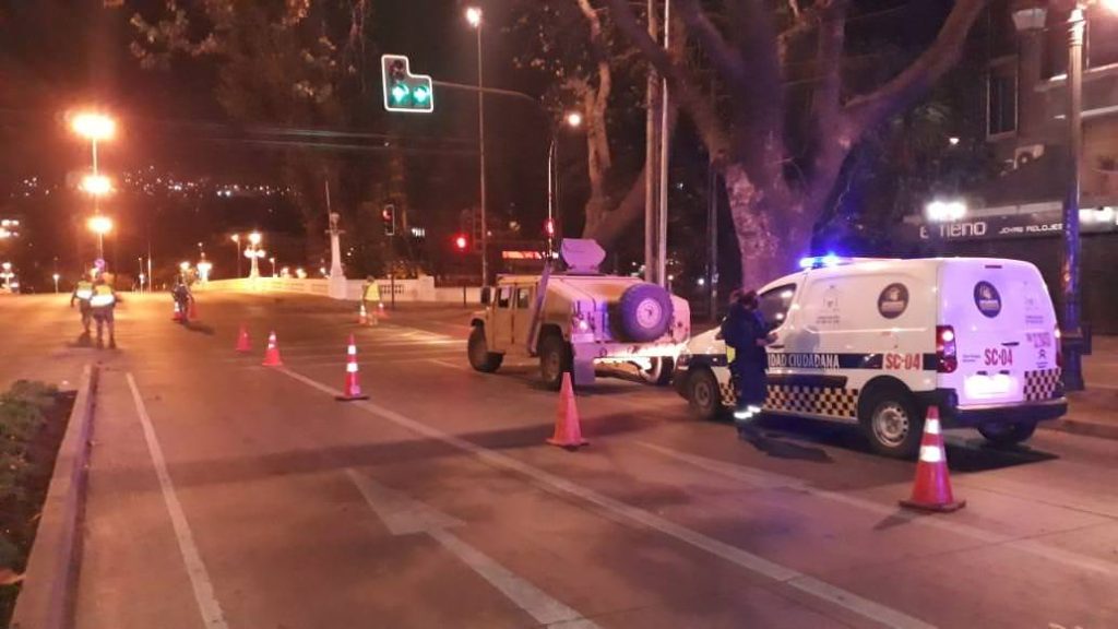 Imagen principal: Municipio de Viña del Mar apoya controles sanitarios y toque de queda utilizando drones de seguridad