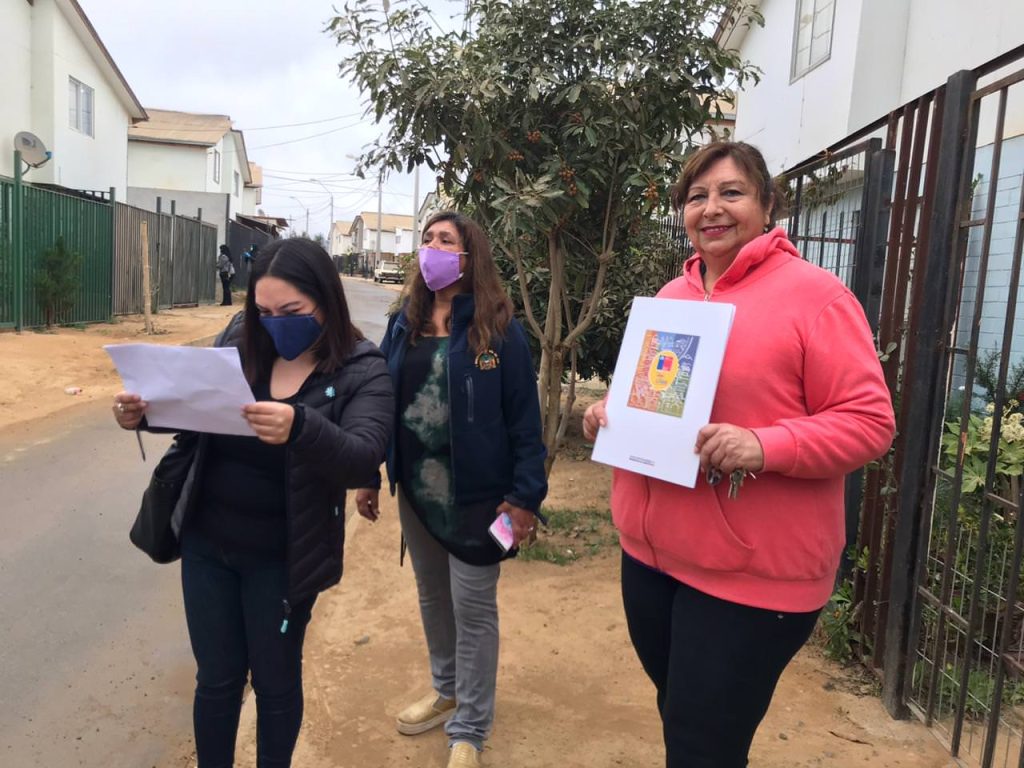 Imagen principal: 157 familias de Villa Cumbres de Chile en Viña del Mar fueron beneficiadas con entrega de sus títulos de dominio