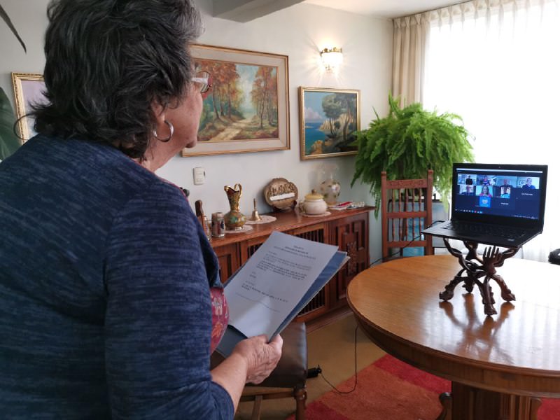 En forma inédita, alcaldesa Virginia Reginato tomó juramento, vía on line, a nuevo juez del 2º Juzgado de Policía Local