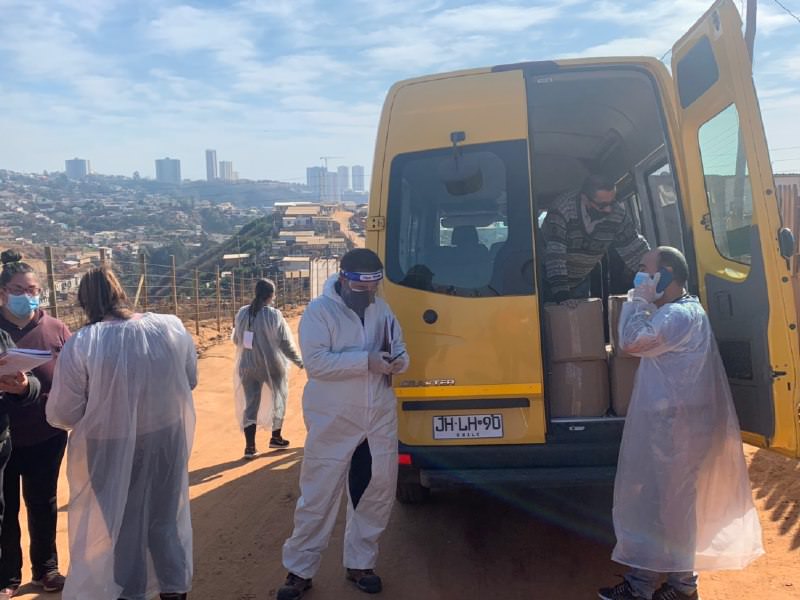 Continúa entrega de cajas con alimentos y kits de aseo a familias vulnerables de Viña del Mar