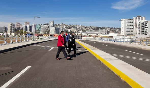 Alcaldesa Virginia Reginato destaca puesta en marcha de puente Los Castaños, para unir a los viñamarinos