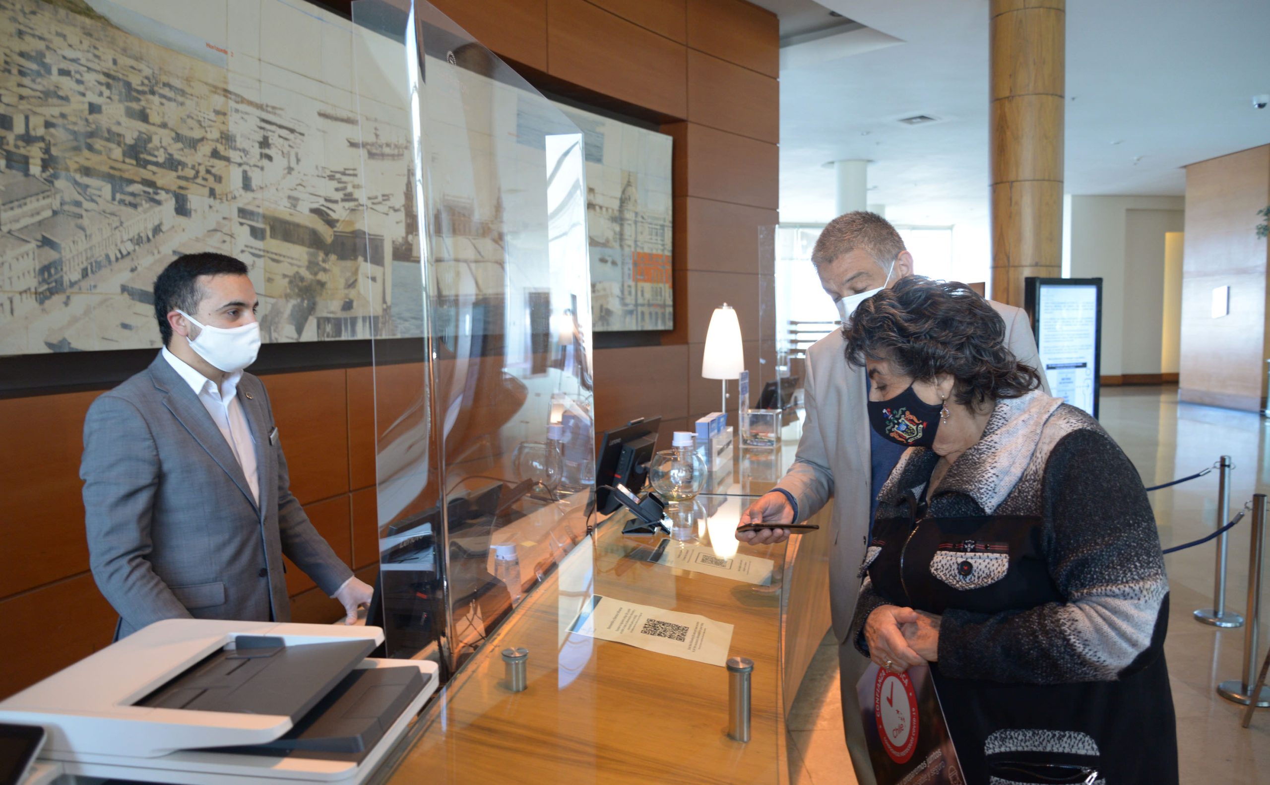 Municipio de Viña del Mar y Sernatur verifican medidas de seguridad adoptadas en hoteles para cumplir plan paso a paso