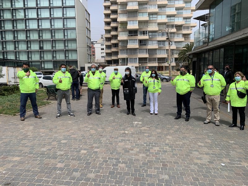 Equipo de monitores del municipio de Viña del Mar  desarrolla labor educativa en el comercio sobre medidas preventivas