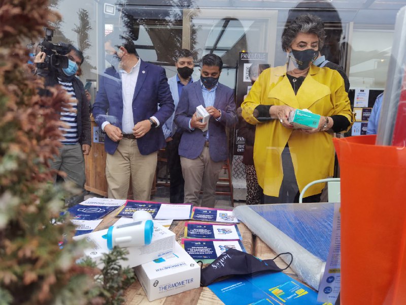 Entregan kit de señalética y termómetros al comercio para promover un turismo seguro y confiable