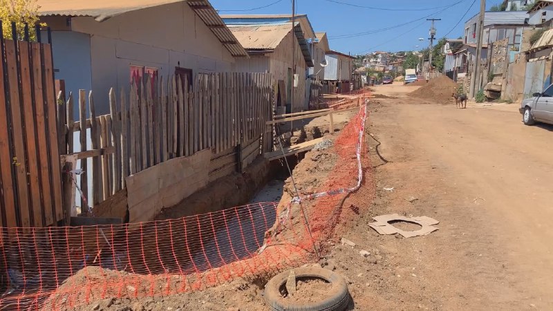 En Viña del Mar construyen primera calle en campamento, a través del programa de Pavimentos Participativos