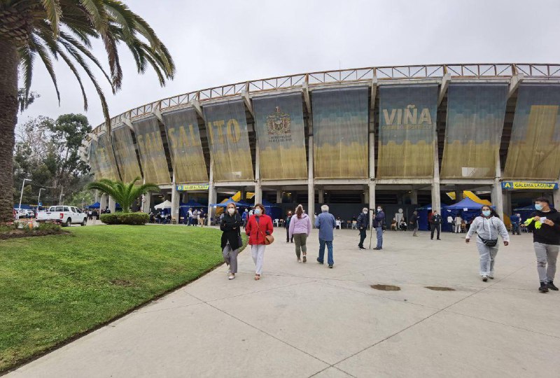 Estadio Sausalito fue dispuesto para vacunar a personas dializadas y con trasplante de órganos sólidos junto a trabajadores de la educación