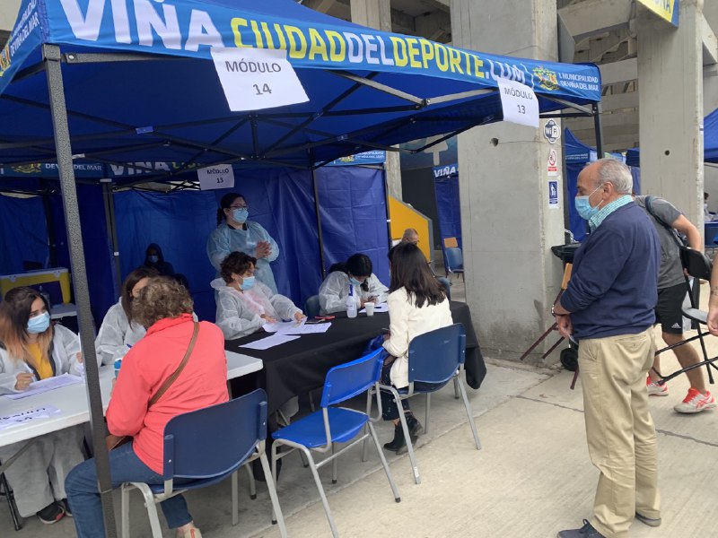 Personas que debían ser inoculadas con vacuna Pfizer el viernes y sábado en Viña del Mar deberán hacerlo la próxima semana