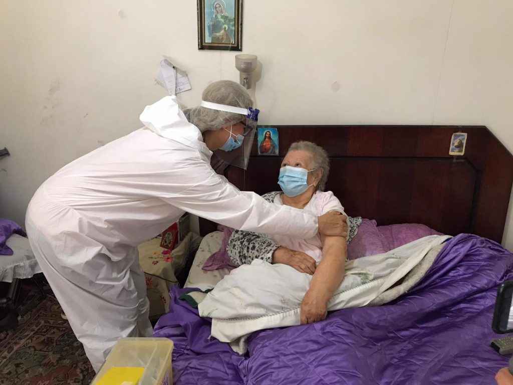 Imagen principal: Enfermos postrados serán vacunados contra la influenza en sus domicilios por Área de Salud de la Corporación Municipal de Viña del Mar