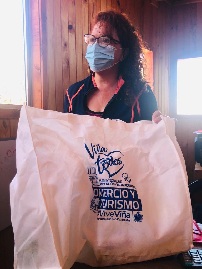 Almacenes de barrio de Viña del Mar son beneficiados con kit de protección sanitaria para el comercio local