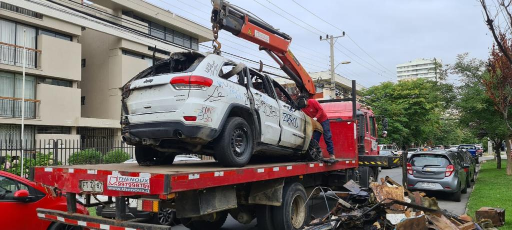 Positivo programa de retiro de vehículos abandonados realiza municipio de Viña del Mar