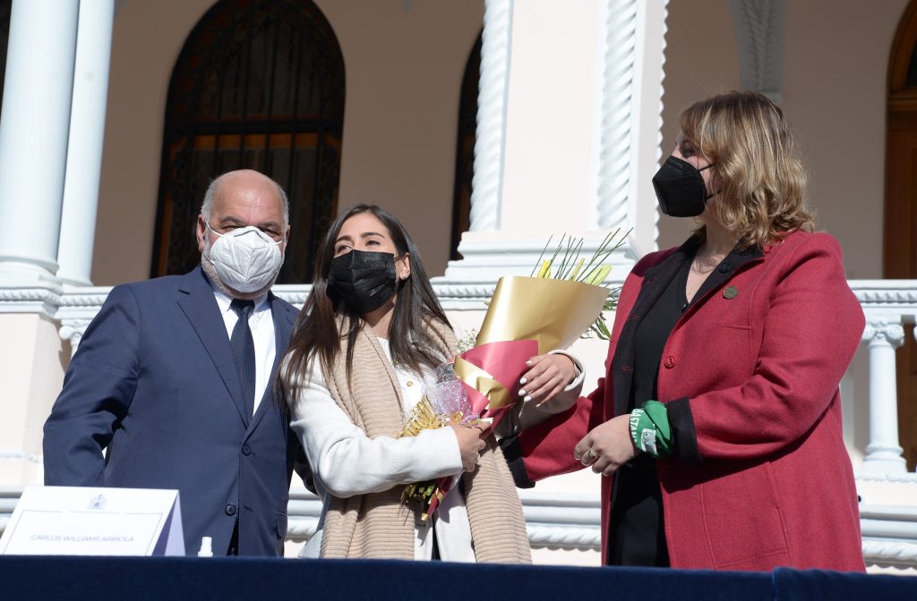 Imagen principal: Alcaldesa de Viña del Mar Macarena Ripamonti asume mando del municipio de cuidados: “Pondremos la relación con la comunidad en el centro de nuestra gestión”