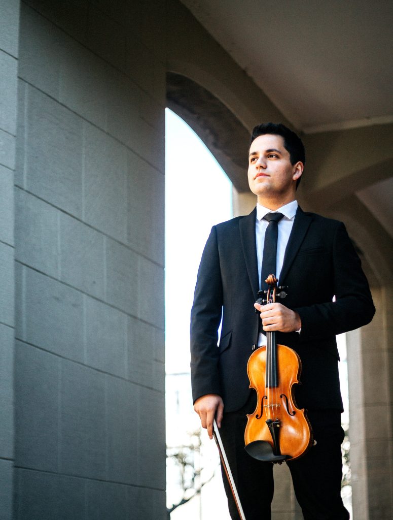 Imagen principal: Violinistas de diversos continentes participarán en el Concurso Musical “Dr. Luis Sigall”