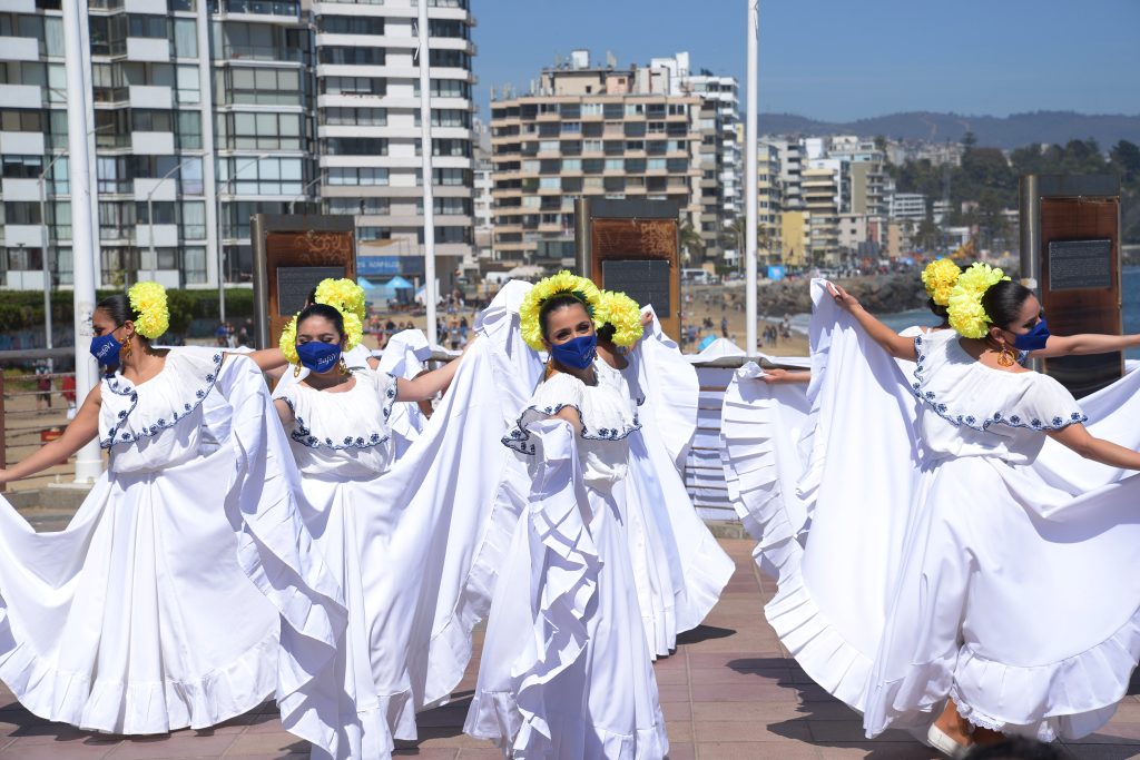 Imagen principal: Ballet Folclórico Bafovi deleitó a cientos de personas en Muelle Vergara