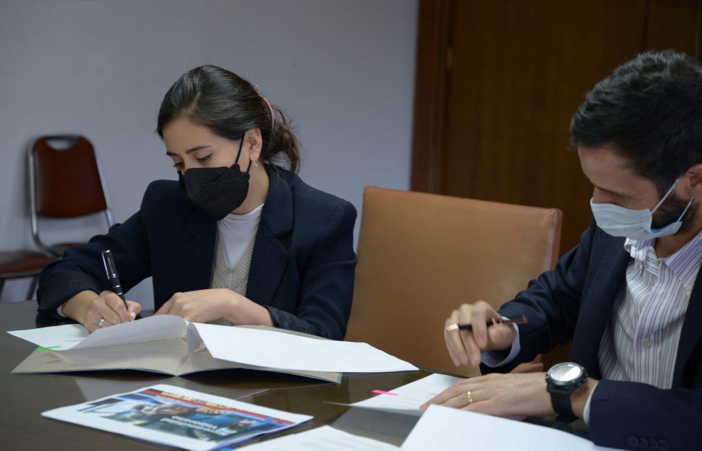 Imagen principal: Municipio de Cuidados firma convenio con EFE para fomentar electromovilidad en Viña del Mar