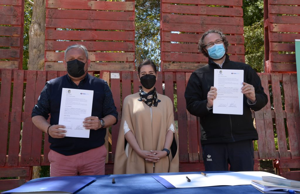 Imagen principal: En Feria Ambiental de Viña del Mar: Gobernación y Superintendencia de Medio Ambiente firman convenio para fortalecer la fiscalización