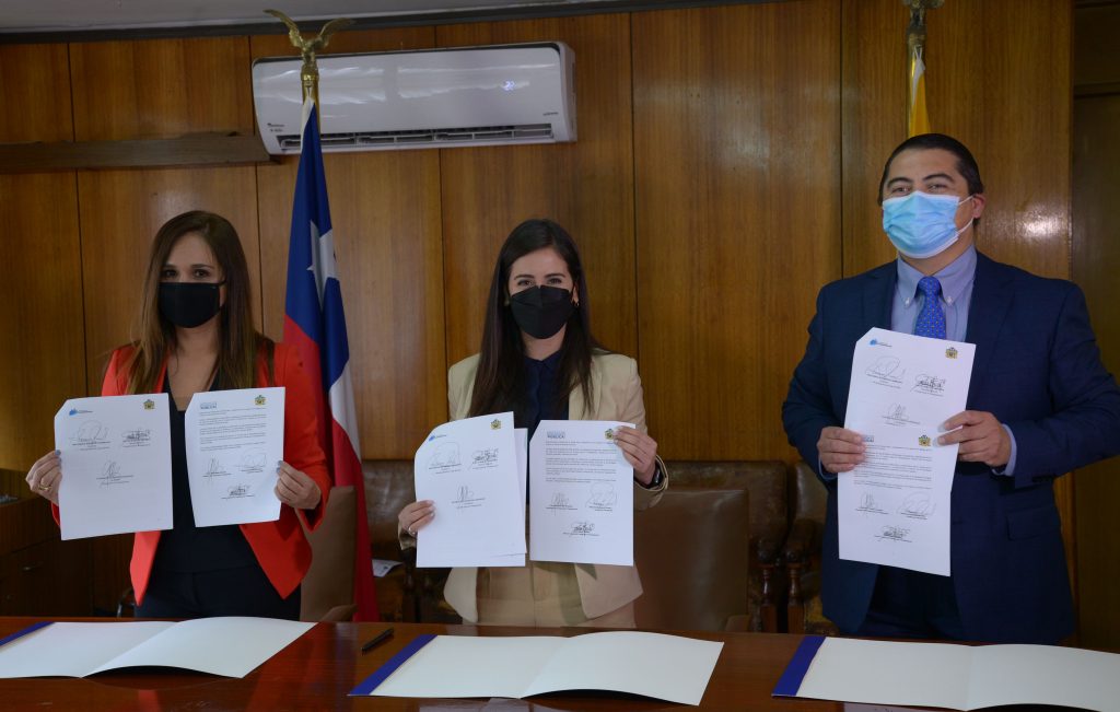 Imagen principal: Alcaldesa Ripamonti firma convenios para integrar al municipio a portal del Consejo para la Transparencia