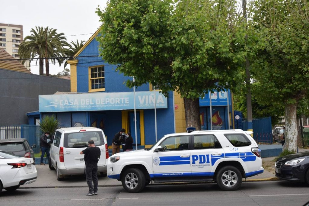 Imagen principal: Fiscalía y PDI incautan computadores y documentos en ex Casa del Deporte y Corporación Municipal de Viña del Mar
