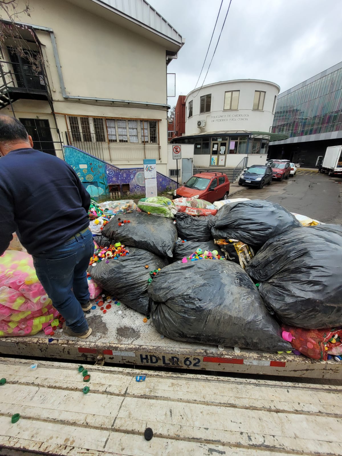 Con reciclaje de tapas plásticas Viña del Mar apoya a niños en tratamiento oncológico