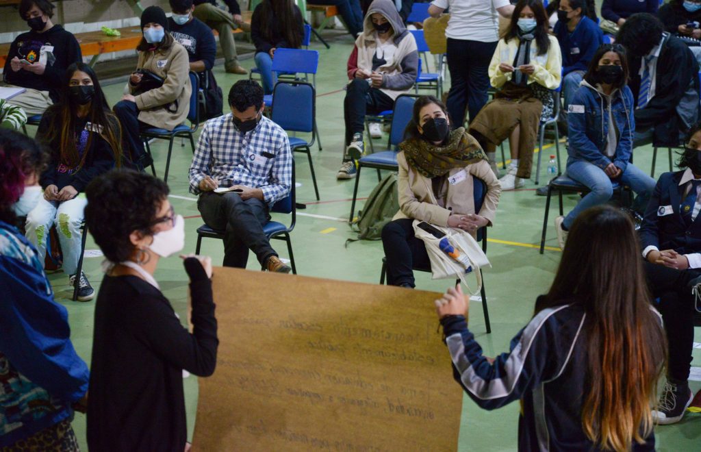 Imagen principal: Alcaldesa Ripamonti y Jaime Bassa participaron de cabildo con estudiantes de Viña del Mar