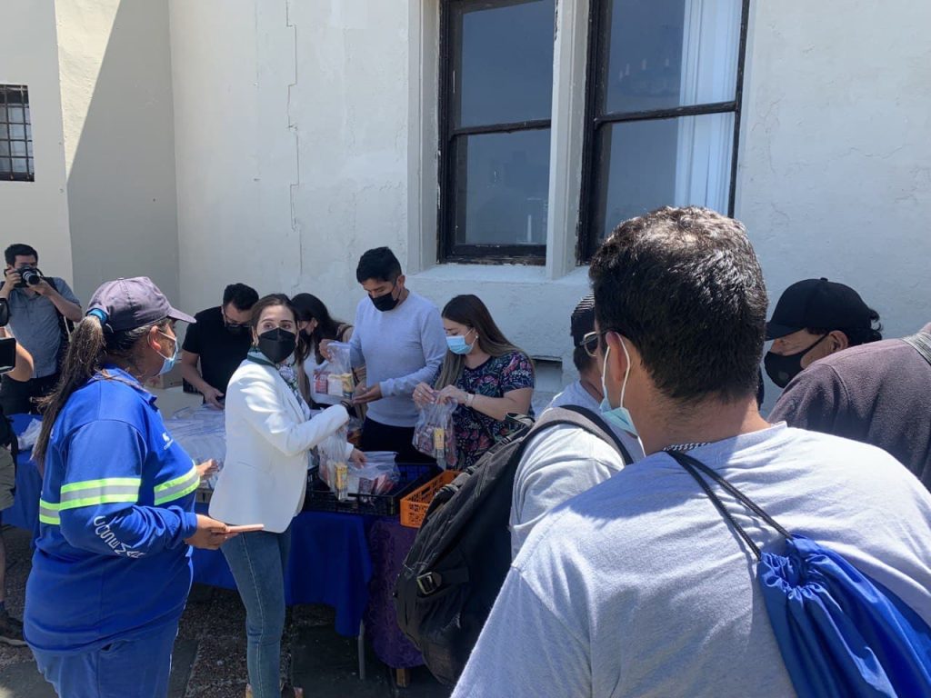 Imagen principal: Alcaldesa Ripamonti se reunió con trabajadores y trabajadoras del aseo que realizaron limpieza de la ciudad desde las 7 AM tras celebración de Año Nuevo