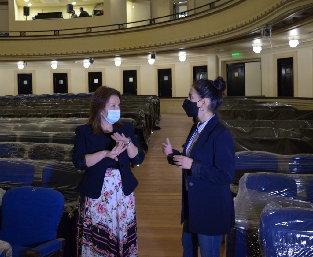 Imagen principal: Alcaldesa Ripamonti concreta entrega de casi mil millones de pesos por parte de la Subdere para cierre de Teatro Municipal y construcción de 4 plazas en par vial