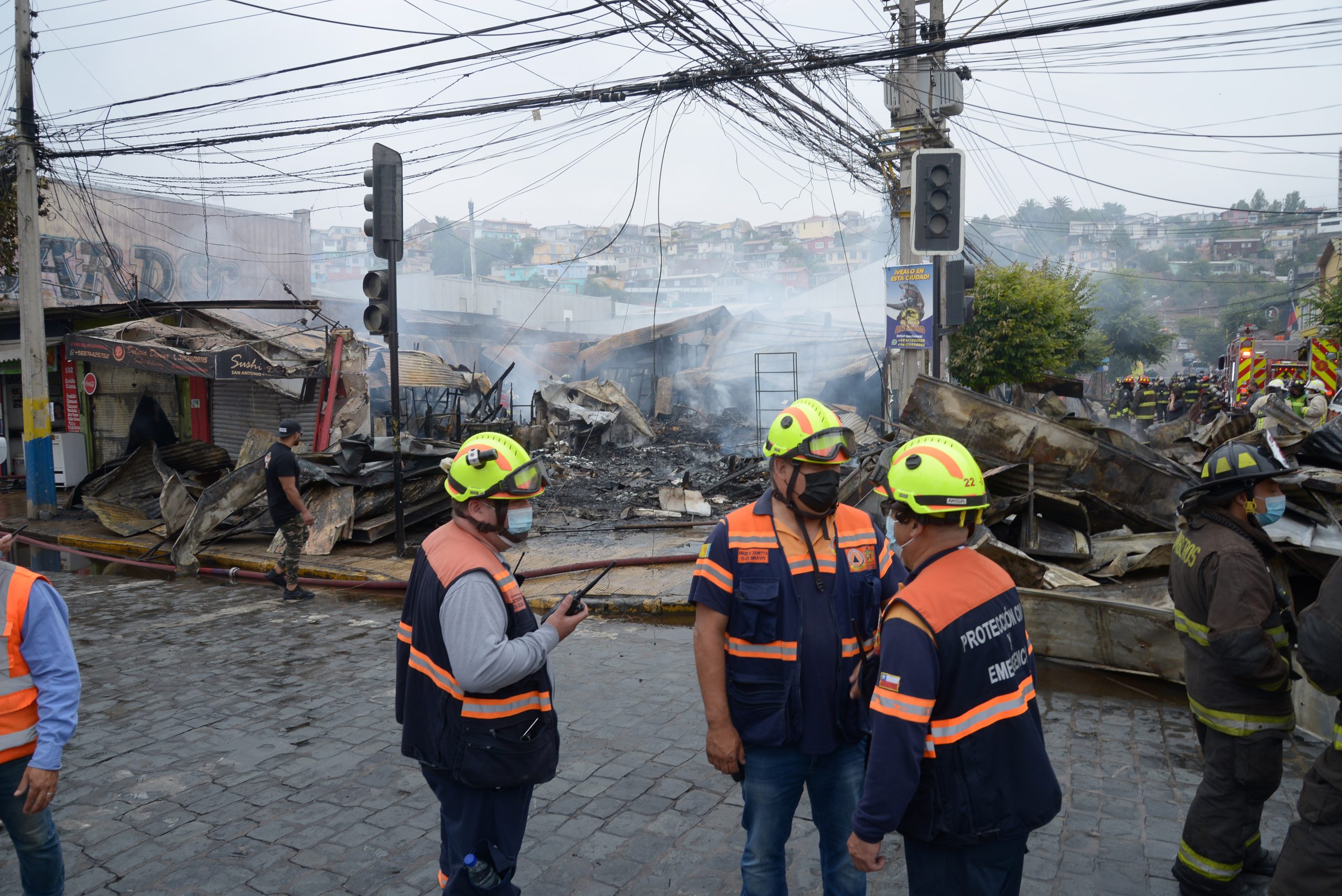 Imagen de la noticia Incendio calle San Antonio: Municipio llegó a terreno para apoyar a locatarios afectados