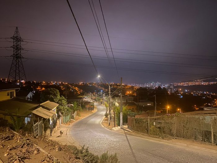 Municipio viñamarino avanza en plan de instalación de luminarias led en sector Chorrillos Alto