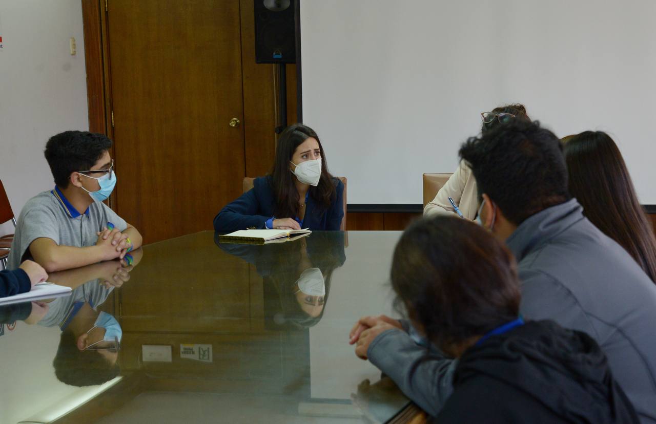 Reunión con estudiantes