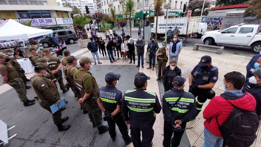 Imagen principal: Municipio de Viña del Mar continúa trabajo permanente para despejar comercio informal de calle Valparaíso